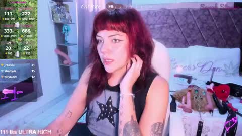 Snapshot of sarah_stoner chatting on 02.11.25 Loren online show from 02.11.25