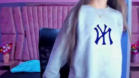 Snapshot of sarah_sweett_ chatting on 12.06.24 Sarah online show from 12.06.24