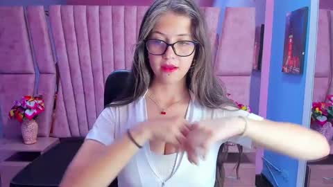 Snapshot of sarah_sweett_ chatting on 01.28.25 Sarah online show from 01.28.25