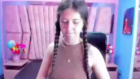 Snapshot of sarah_sweett_ chatting on 10.18.25 Sarah online show from 10.18.25