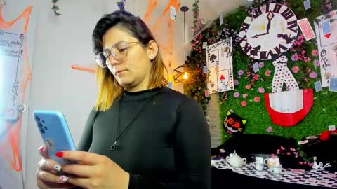 Sarah Deyvis online show from 10.31.25