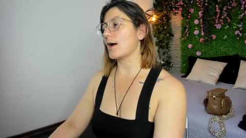 Sarah Deyvis online show from 11.14.25