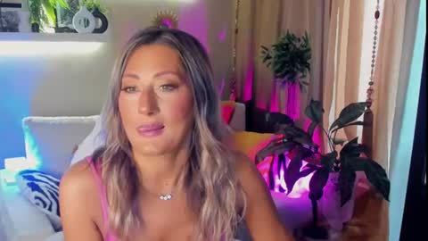 Snapshot of sarahholly chatting on 06.30.26 Divine Sarah NONUDE model online show from 06.30.26