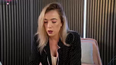 Sarahjadore online show from 02.12.26