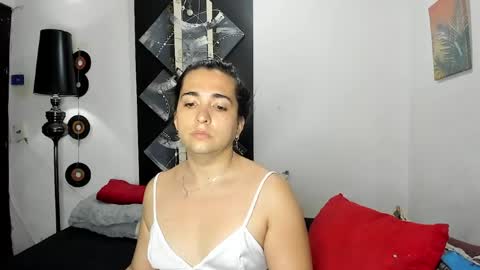 Snapshot of sarahjey chatting on 06.28.26 SARAHJEY online show from 06.28.26