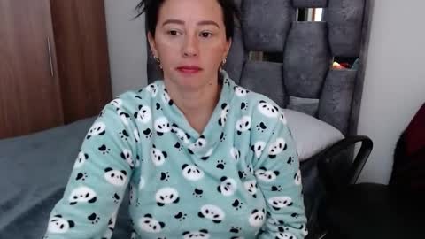 Snapshot of sarahott_1 chatting on 12.02.24 Lia online show from 12.02.24