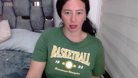 Snapshot of sarahott_1 chatting on 12.02.24 Lia online show from 12.02.24