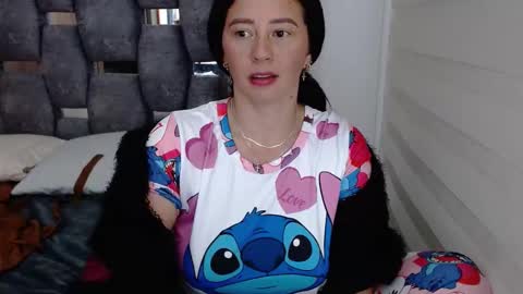 Snapshot of sarahott_1 chatting on 12.04.24 Lia online show from 12.04.24