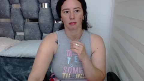 Snapshot of sarahott_1 chatting on 12.05.24 Lia online show from 12.05.24
