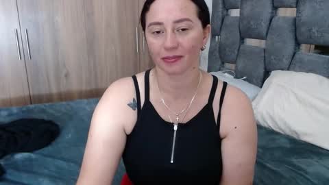 Snapshot of sarahott_1 chatting on 12.07.24 Lia online show from 12.07.24