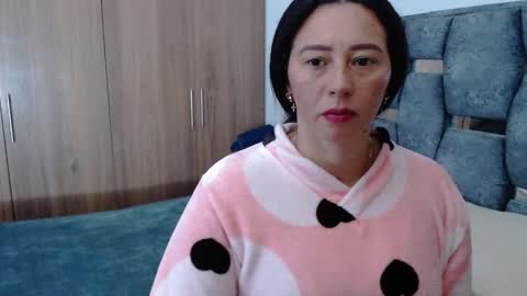 Snapshot of sarahott_1 chatting on 12.26.24 Lia online show from 12.26.24