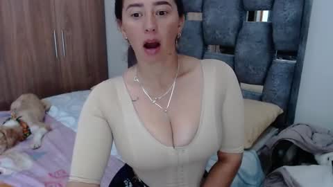 Snapshot of sarahott_1 chatting on 01.08.25 Lia online show from 01.08.25