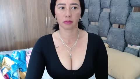 Snapshot of sarahott_1 chatting on 01.15.25 Lia online show from 01.15.25