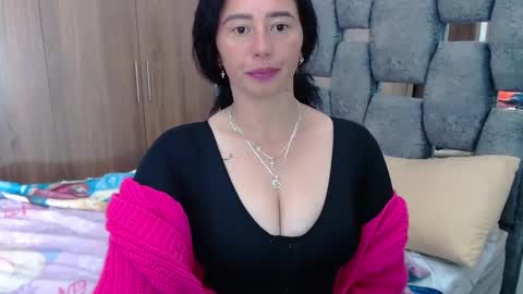 Snapshot of sarahott_1 chatting on 01.16.25 Lia online show from 01.16.25