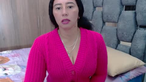 Snapshot of sarahott_1 chatting on 01.17.25 Lia online show from 01.17.25