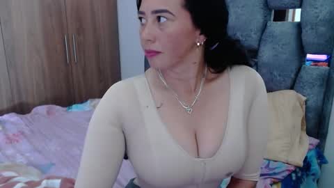 Snapshot of sarahott_1 chatting on 01.20.25 Lia online show from 01.20.25