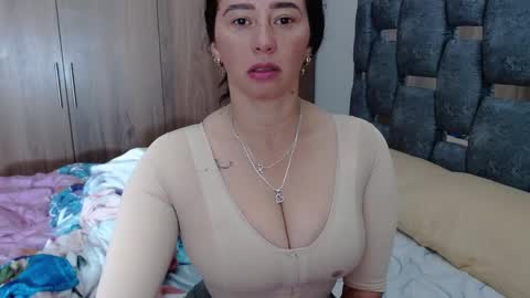 Snapshot of sarahott_1 chatting on 01.21.25 Lia online show from 01.21.25