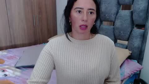 Snapshot of sarahott_1 chatting on 01.27.25 Lia online show from 01.27.25