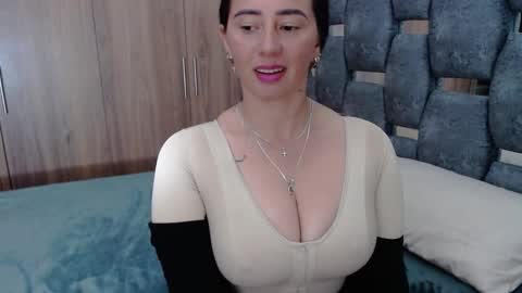Snapshot of sarahott_1 chatting on 02.25.25 Lia online show from 02.25.25