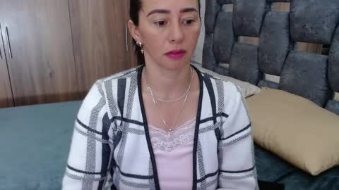 Snapshot of sarahott_1 chatting on 03.05.25 Lia online show from 03.05.25