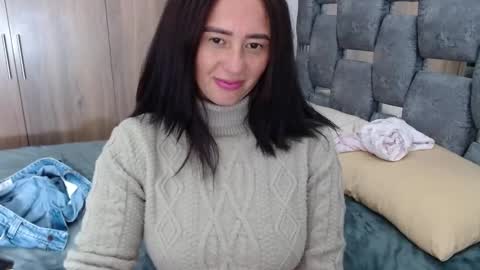 Snapshot of sarahott_1 chatting on 03.05.25 Lia online show from 03.05.25