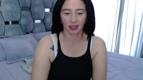 Snapshot of sarahott_1 chatting on 09.10.25 Lia online show from 09.10.25