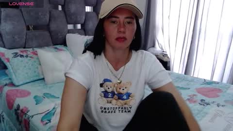 Snapshot of sarahott_1 chatting on 10.06.25 Lia online show from 10.06.25