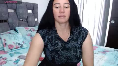 Snapshot of sarahott_1 chatting on 10.15.25 Lia online show from 10.15.25
