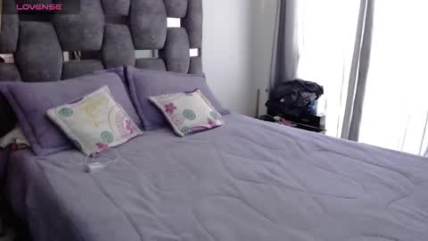 Lia online show from 10.26.25