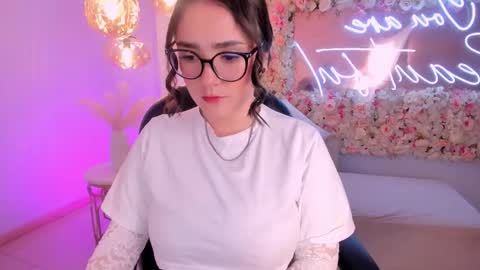 Sarah Rhodes online show from 01.06.26