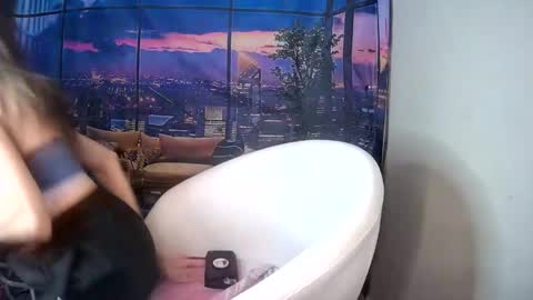 SarahStarr online show from 12.16.25