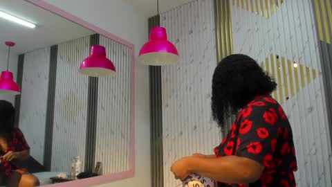 Snapshot of saraievans chatting on 01.09.25 Sarai online show from 01.09.25