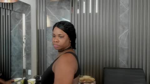 Snapshot of saraievans chatting on 01.15.25 Sarai online show from 01.15.25
