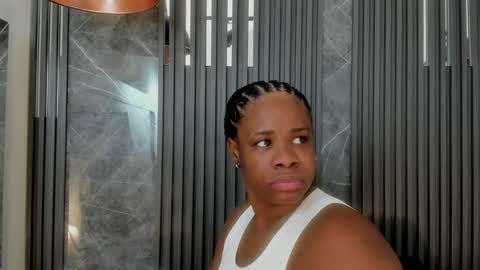 Snapshot of saraievans chatting on 01.22.25 Sarai online show from 01.22.25
