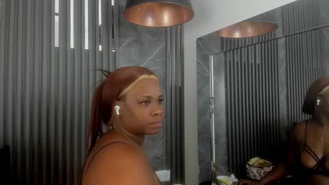 Snapshot of saraievans chatting on 02.27.25 Sarai online show from 02.27.25