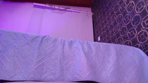 Sara  online show from 09.15.25