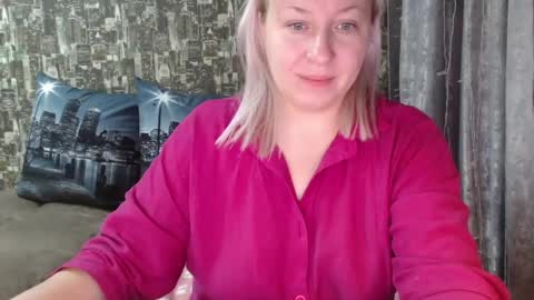 Snapshot of sarakatherin chatting on 02.17.25 Sara online show from 02.17.25