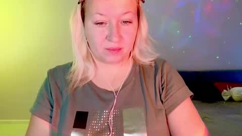 Snapshot of sarakatherin chatting on 10.14.25 Sara online show from 10.14.25