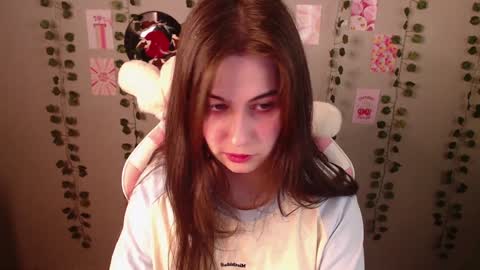 Snapshot of sarakinski chatting on 12.21.24 Sara online show from 12.21.24