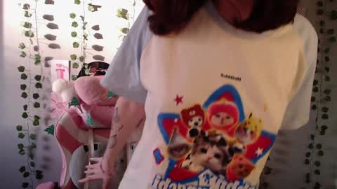 Snapshot of sarakinski chatting on 01.06.25 Sara online show from 01.06.25