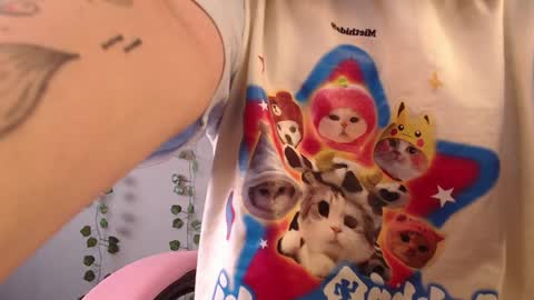 Snapshot of sarakinski chatting on 01.07.25 Sara online show from 01.07.25