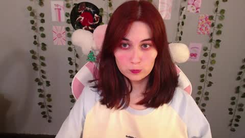 Snapshot of sarakinski chatting on 01.10.25 Sara online show from 01.10.25