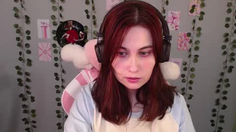 Snapshot of sarakinski chatting on 03.03.25 Sara online show from 03.03.25