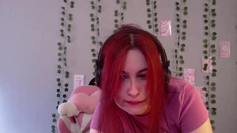 Snapshot of sarakinski chatting on 09.11.25 Sara online show from 09.11.25