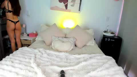 Snapshot of saramartinezz_ chatting on 06.20.26 Sara Martinez online show from 06.20.26