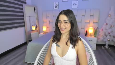 Snapshot of saraospinna chatting on 12.11.24 Sara online show from 12.11.24