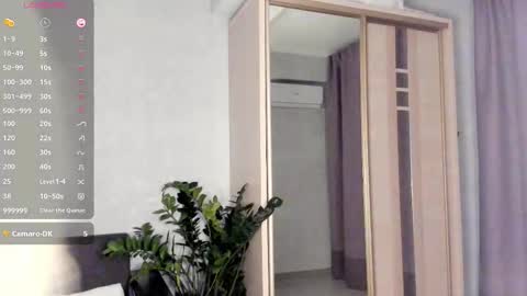 Snapshot of sarashineee chatting on 10.23.25 Sara online show from 10.23.25