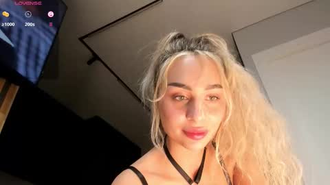 Snapshot of sarashineee chatting on 11.24.25 Sara online show from 11.24.25