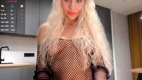 Snapshot of sarashineee chatting on 12.02.25 Sara online show from 12.02.25