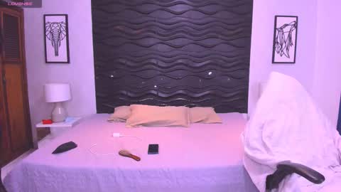 Sara Sofia online show from 11.22.25